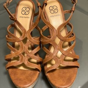 Daisy Fuentes Women’s Wedges Size 10w